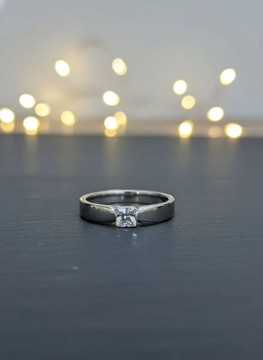 Attractive silver ring for males best for functions and casual wear