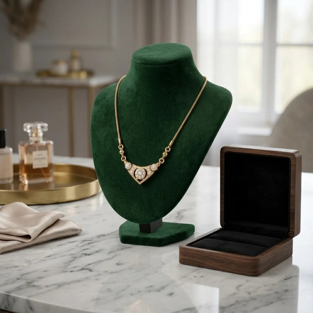 Timeless Golden Grace Necklace for Ladies. 😺